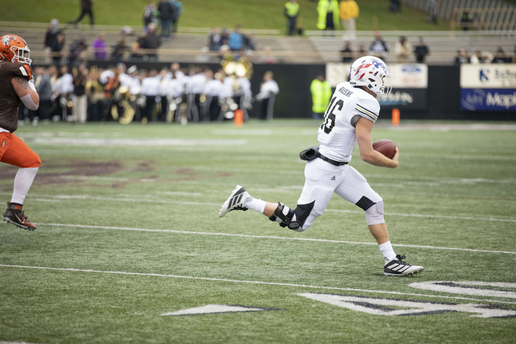 WMU cruises to 49-10 victory over Bowling Green